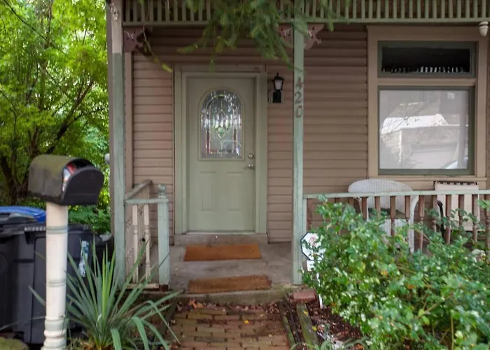 Holiday home Light And Bright Renovated In The